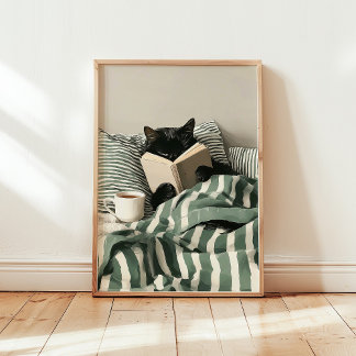 Poster Chat noir lisant un livre au lit