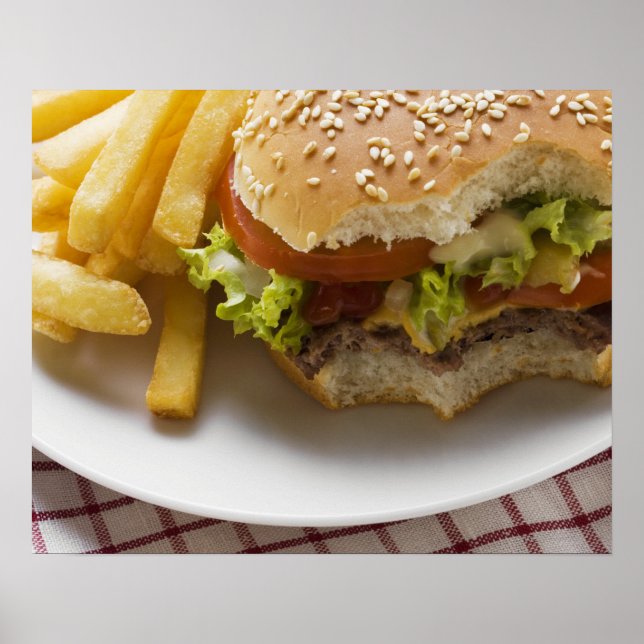 Poster Cheeseburger, morsures prises, avec frites (Devant)