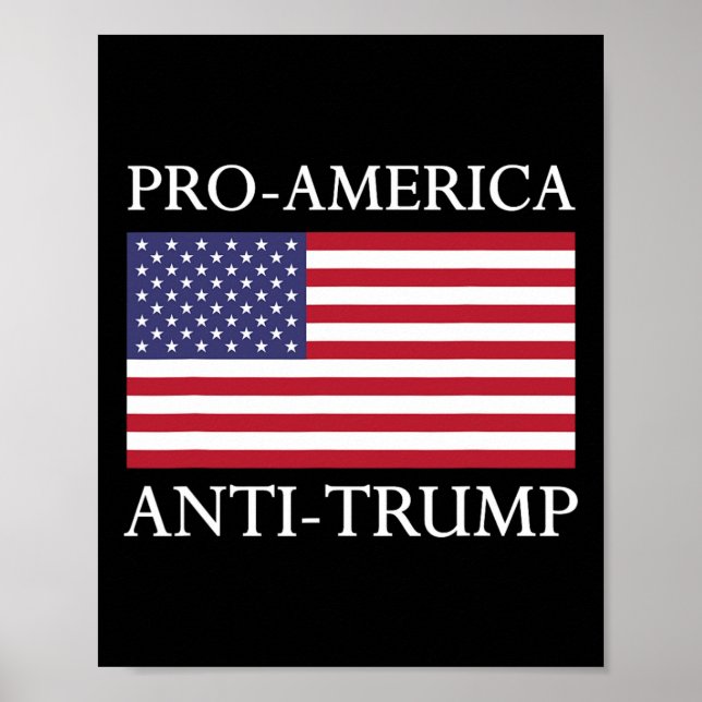 Poster Chemise anti-Trump - Le drapeau américain résiste (Devant)