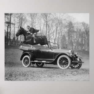 Poster Cheval sautant par-dessus une voiture, 1923. Photo