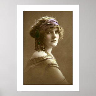 Poster cheveux femme victorienne en perles et foulard
