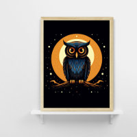 Chouette assise sur la Pleine lune de branche de l