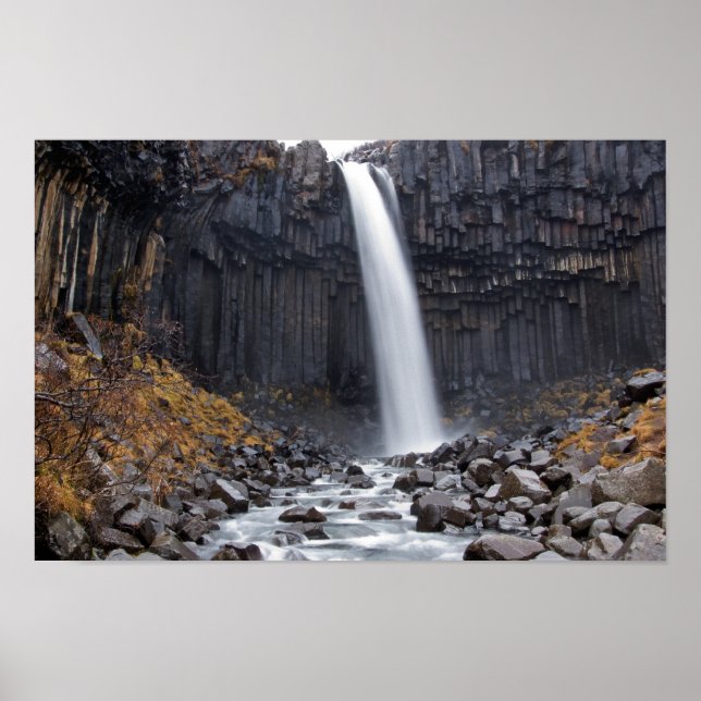 Poster Chute d'eau de Svartifoss en Islande (Devant)