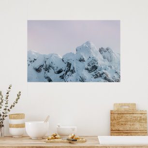 Poster Ciel nuageux au coucher du soleil sur la montagne