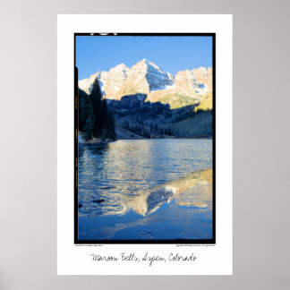 Poster Cloches de marron dans la glace sur le ruisseau, A