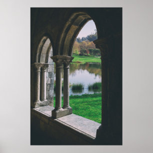 Poster cloître gothique médiéval du XIIIe siècle au bord