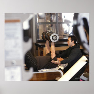 Poster coach fitness travaille avec " senior " dans la sa