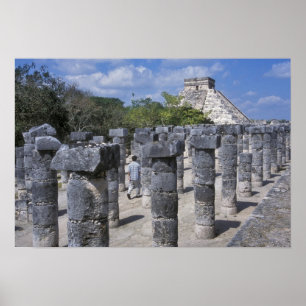 Poster Colonnes antiques en pierre à Chichen Itza. Centra