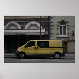 Poster Contraste urbain : Van Jaune sur Budapest City Str