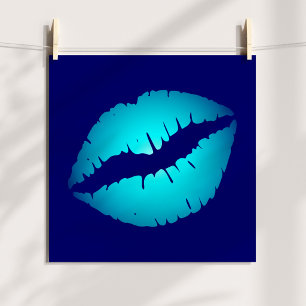 Poster Cool Aqua Kiss sur fond bleu foncé