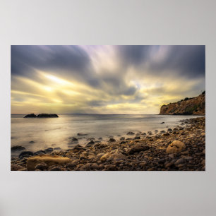Poster Coucher de soleil doré sur la côte rocheuse – Pays