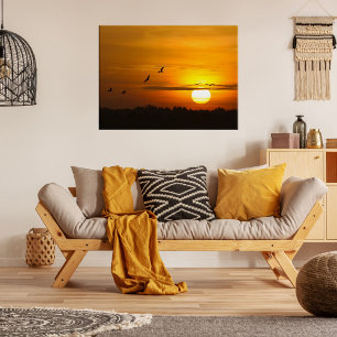 Poster Coucher de soleil orange romantique avec grues vol