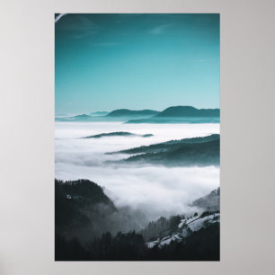 Poster Couches de collines, brouillard et arbres