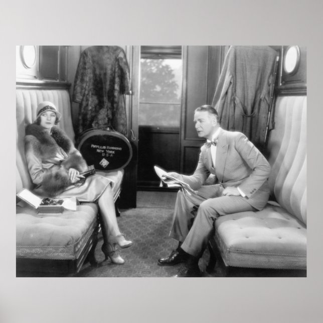 Poster Couple assis ensemble dans un compartiment d'un tr (Devant)