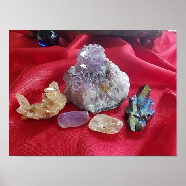 Poster Crystals on Red Satin Still Life Photographie (Devant)