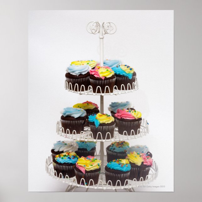 Poster cupcakes au chocolat sur un stand de gâteaux (Devant)