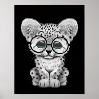 Poster Cute Baby Snow Leopard Cub sur Black
