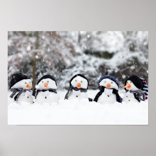 Poster De mignons bonhommes de neige habillés pour l'hive (Devant)