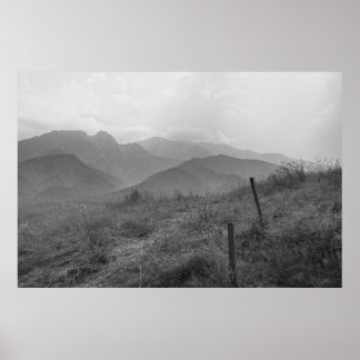 Poster de montagne noir et blanc.