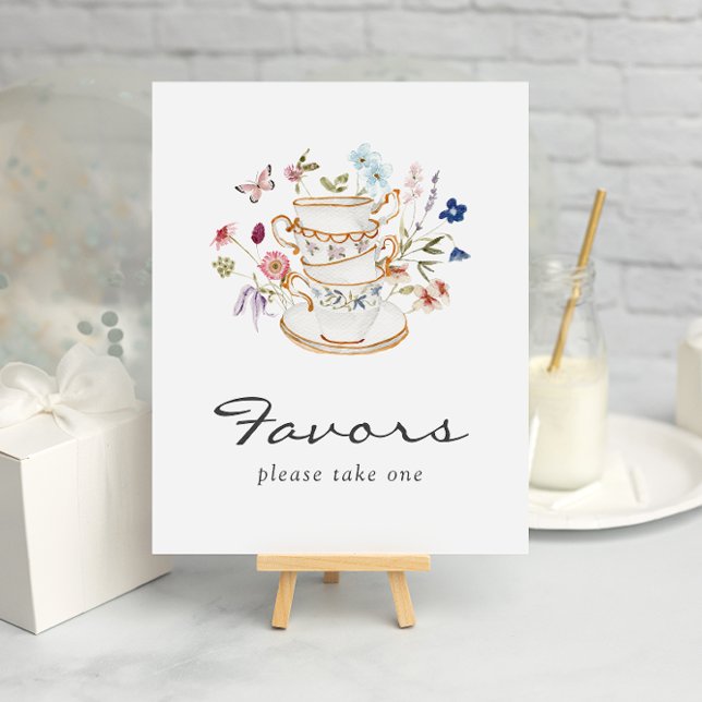 Poster des faveurs de la mariée de thé (Elegant Floral Tea Party Bridal Favors Poster with Butterfly by Painted Paperie
)