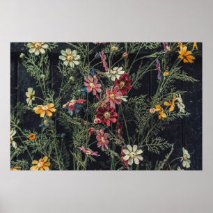 Poster Des fleurs variées sur l'arrière - plan en bois no