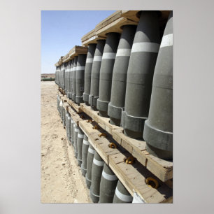 Poster Des rangées des munitions sont empilées et