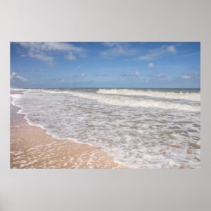 Poster Des Vagues Océaniques Recouvrant Le Sable Sur La P