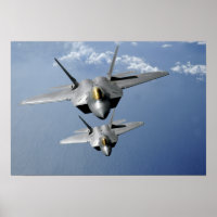 Deux F-22 Raptors survolent l'océan Pacifique 2