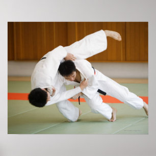 Poster Deux hommes en compétition dans un Judo Match 2