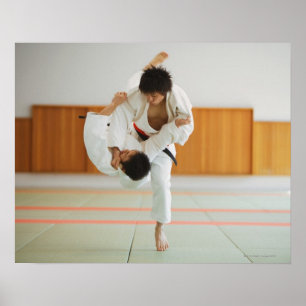 Poster Deux hommes en compétition dans un match de Judo