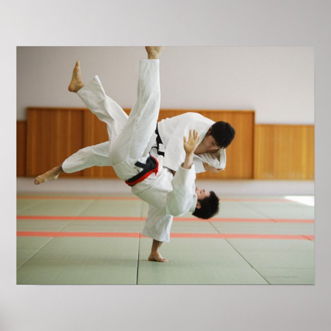 Poster Deux hommes en compétition dans un match de Judo 3 (Devant)