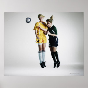 Poster Deux joueuses de football féminines en pleine dire
