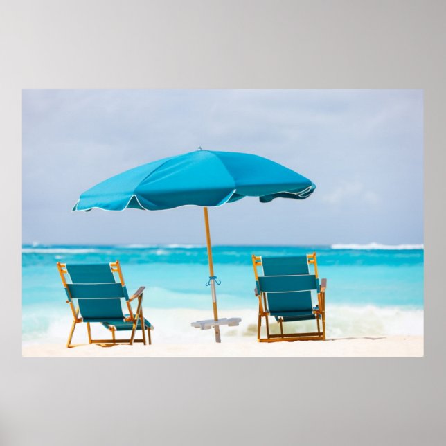 Poster Deux lounges on the ocean beach (Devant)