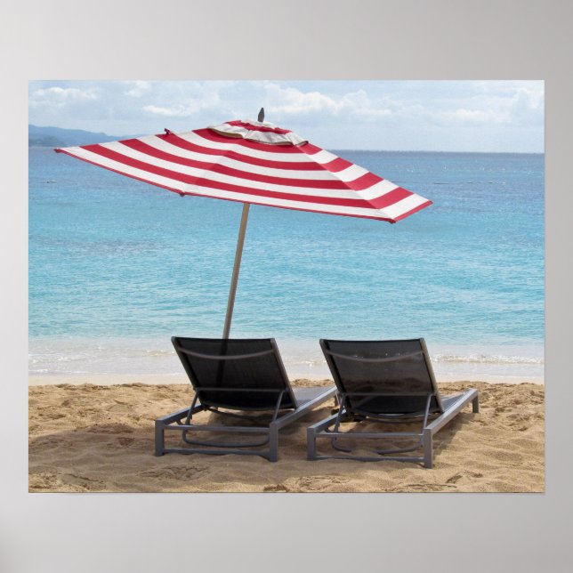 POSTER DEUX TRANSATS DE PLAGE SOUS UN PARAPLUIE (Devant)