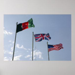 Poster Drapeau du Royaume-Uni entre les drapeaux afghans 