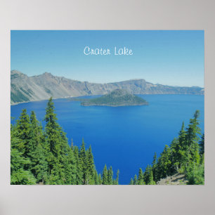 Poster Eau bleue et arbres alpins à Crater Lake Photo