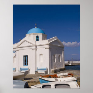 Poster Église blanche sur la plage près de la mer Égée su