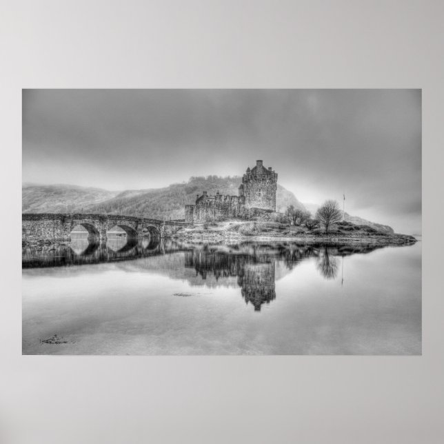 Poster Eilean Donan Castle en Ecosse, (noir et blanc) (Devant)