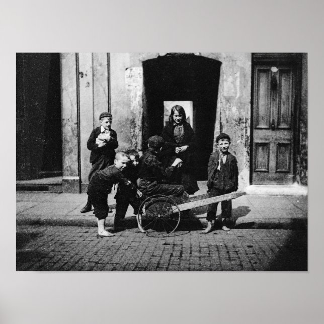 Poster Enfants dans un bidonville de Londres (Devant)