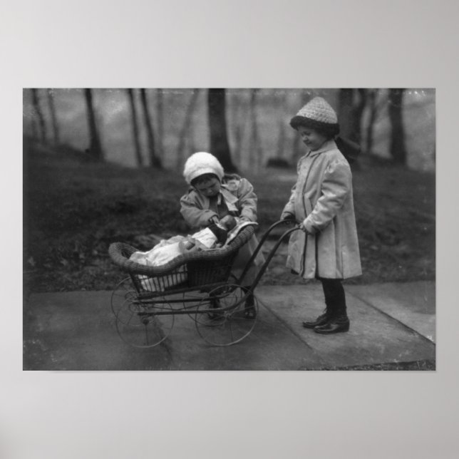 Poster Enfants jouant avec Campbell Kid Doll (Devant)