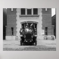 Équipe de camion de pompiers à la caserne, 1925. P