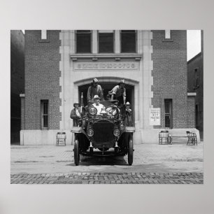 Poster Équipe de camion de pompiers à la caserne, 1925. P