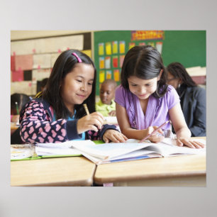 Poster Étudiants travaillant ensemble dans la salle de