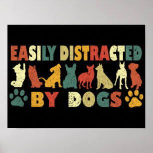 Poster Facilement Distrait Par Les Chiens