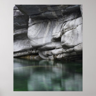 Poster Falaise rocheuse arrondie par la rivière Verzasca