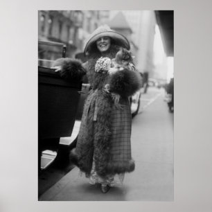 Poster Femme avec Pekingese, les années 1900 tôt