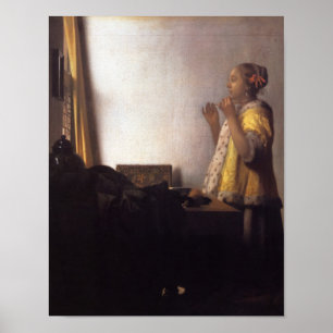 Poster Femme avec un collier de perle