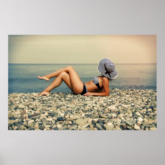 Poster Femme blonde à la plage (Devant)