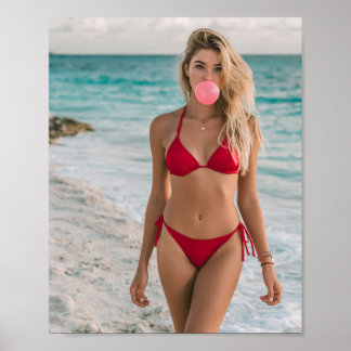 Poster Femme en bikini rouge au bord de l'océan avec une