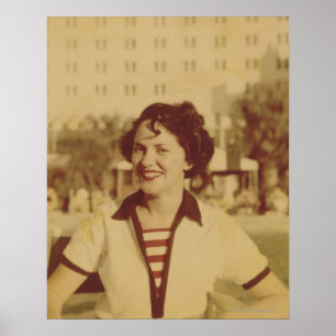 Poster Femme s'asseyant dehors